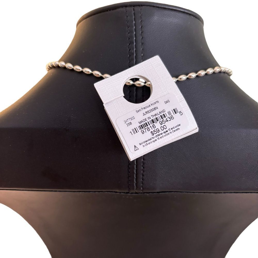 Simple & Elegant Two Tone Beaded Pendant Necklace. - Picture 5 of 6